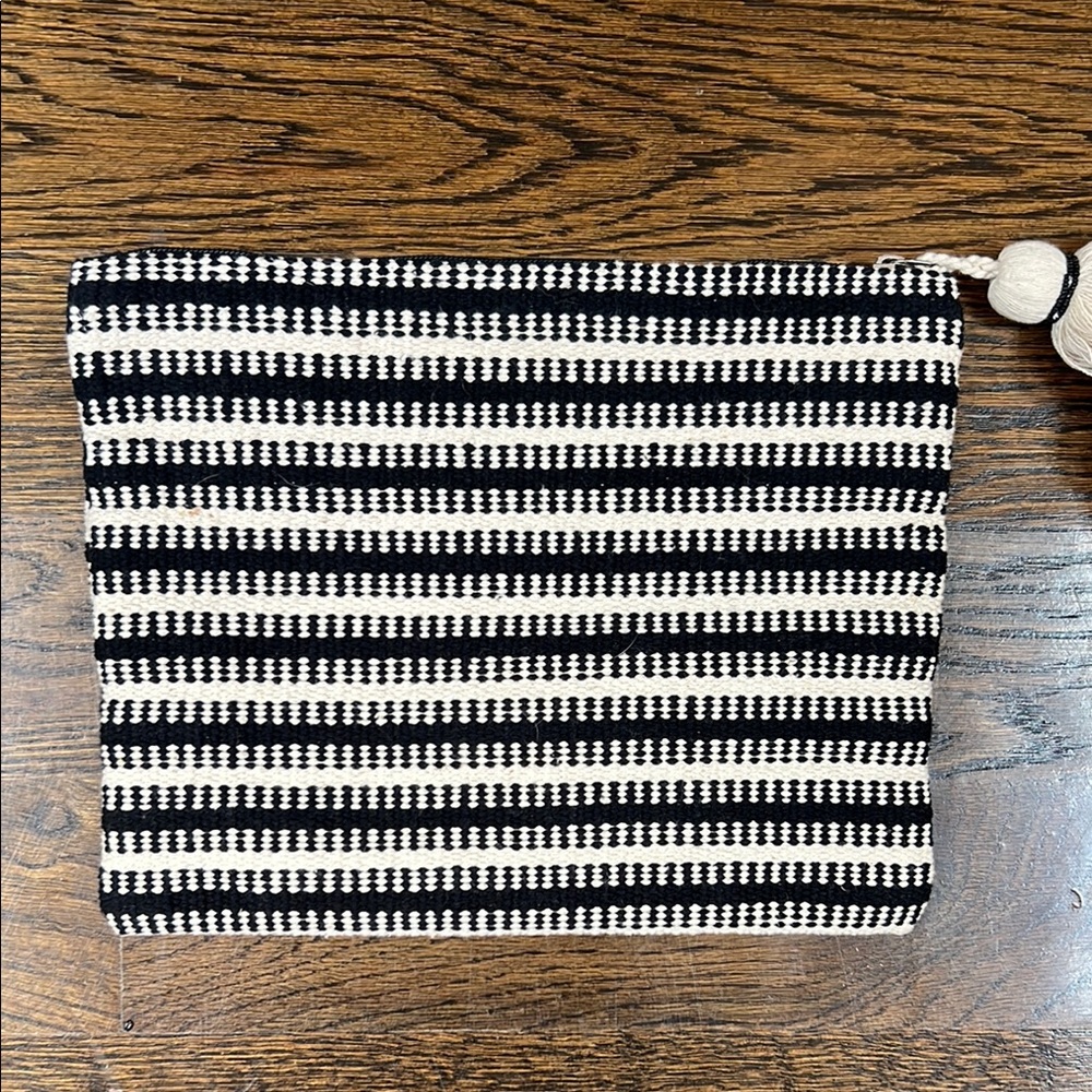 Roller Rabbit Pouch - image 1